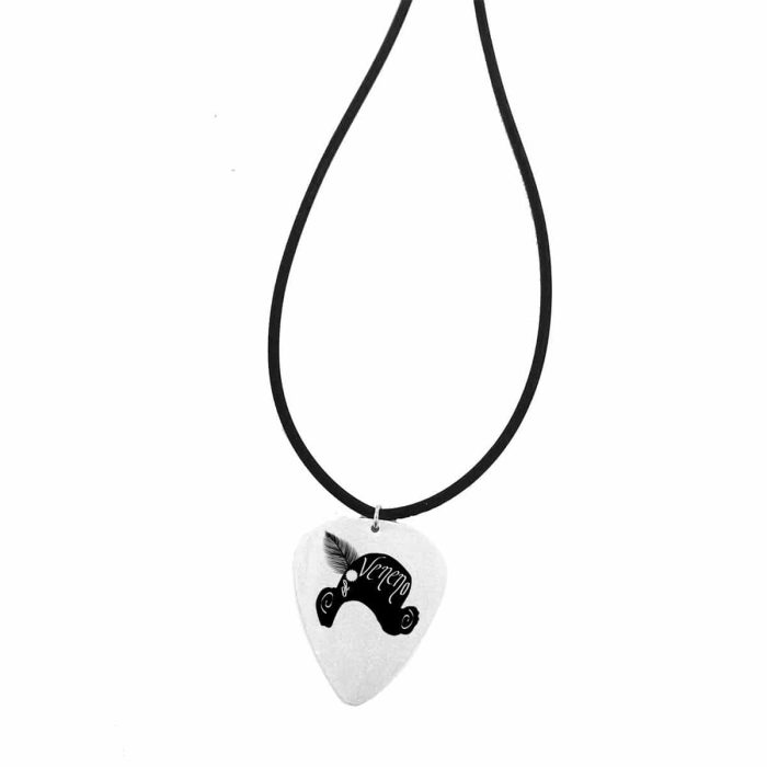 Colgante Capitán Veneno Púa Plata de Ley Acabado Diamente y Cordón de Caucho