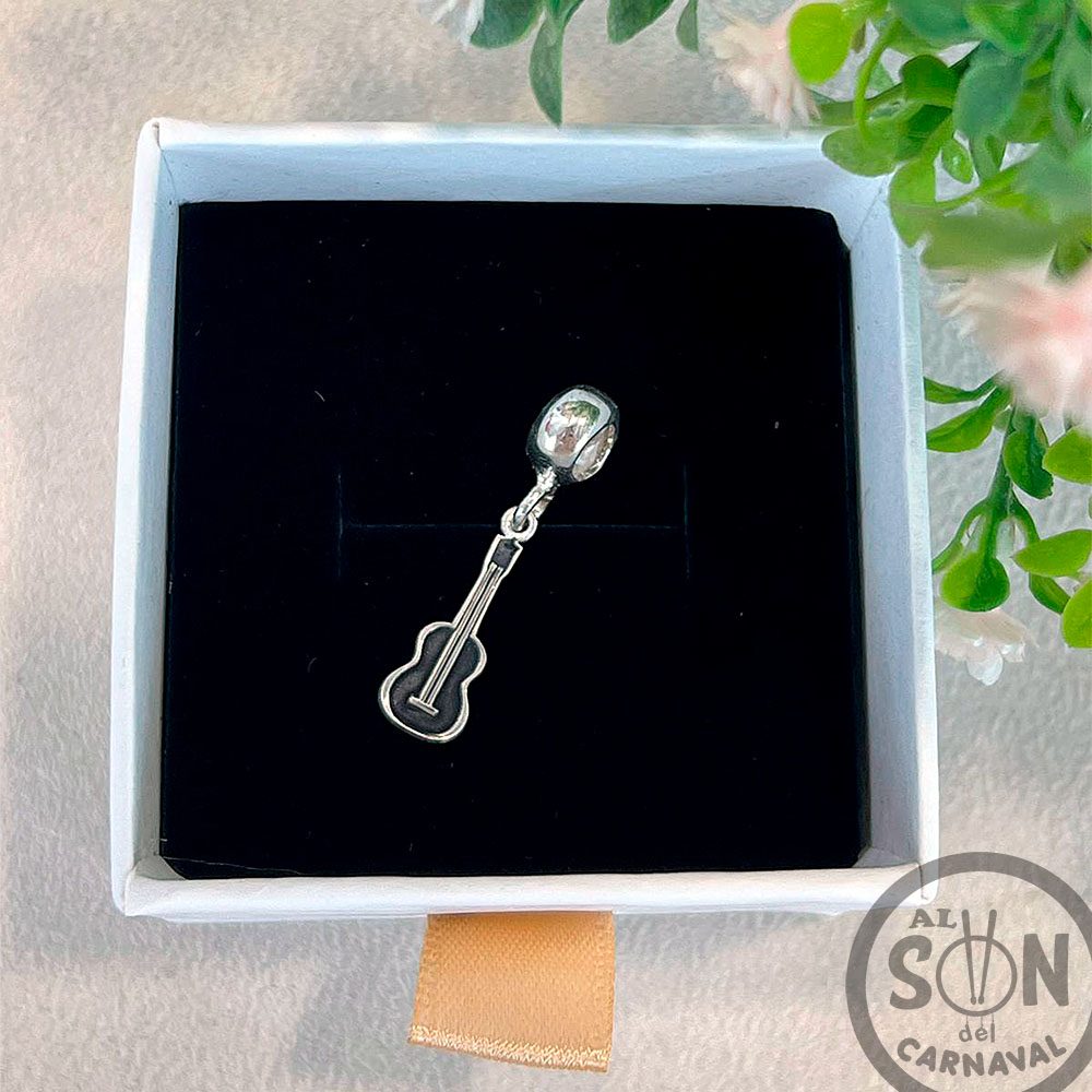 Abalorio Charm de plata Guitarra Carnavales